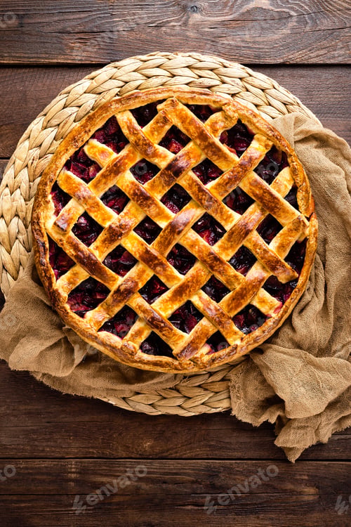 Preview: Fruit pie. Sweet pie, tart with fresh plums. Delicious cake with plums