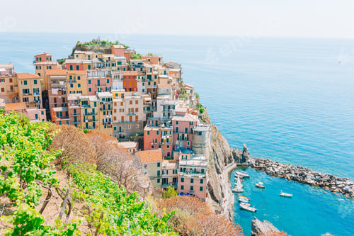 Preview: Amazing view of the beautiful village of Manarola in the Cinque Terre Reserve