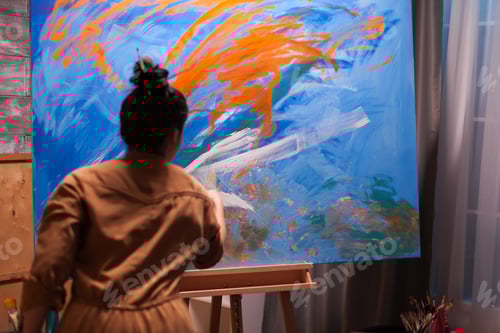 Preview: Young person painting