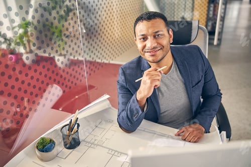 Preview: Positive delighted international man looking at camera