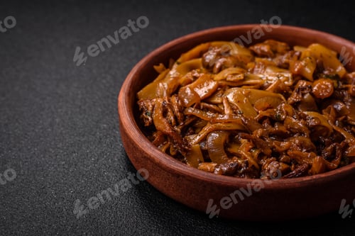 Preview: Delicious asian udon dish with vegetables, mushrooms, salt and spices