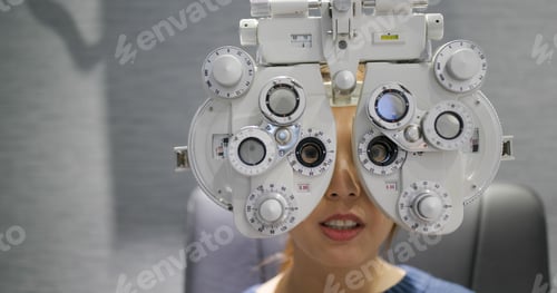 Preview: Woman check her eye at clinic