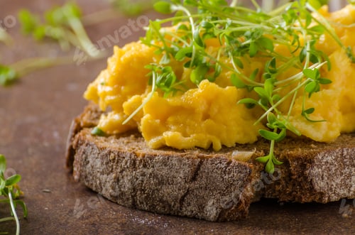 Preview: Scrambled eggs, wholegrain bread