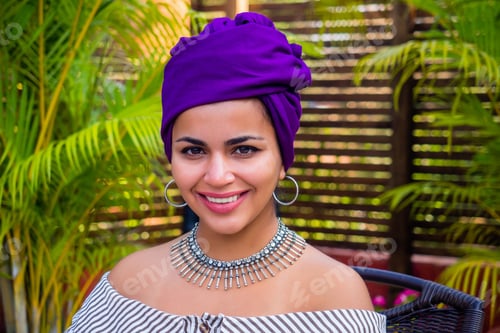 Preview: Female afro american woman with ethnic turban on head culture entrepreneur working