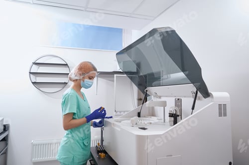 Preview: Working day of assistant in the laboratory