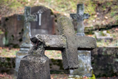 Preview: Ruined tombstone
