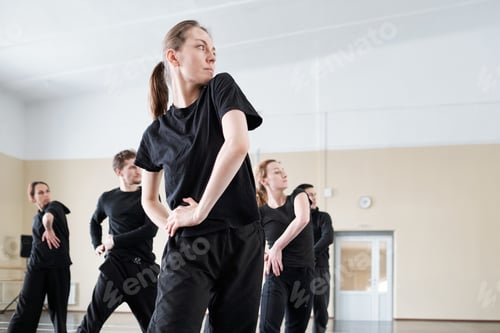 Preview: Group Of Dancers Working In Studio