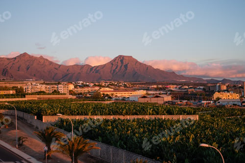 Preview: view on volcanic heels