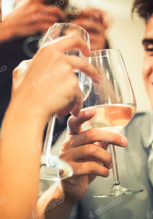 Preview: Couple toasting