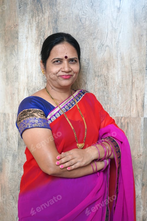 Preview: Portrait of happy traditionally dressed Indian woman