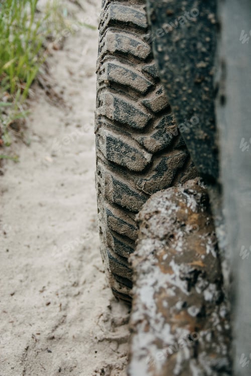 Preview: dirty wheel tread