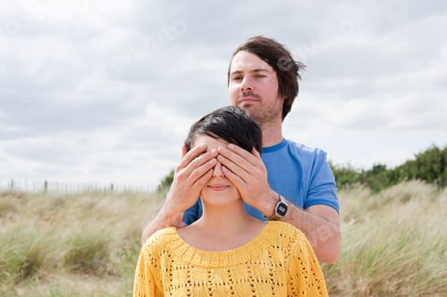 Preview: Man covering eyes of girlfriend