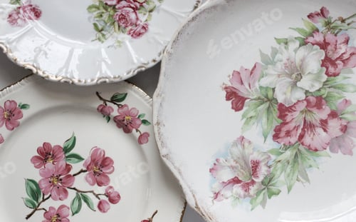 Preview: Pink vintage China plates