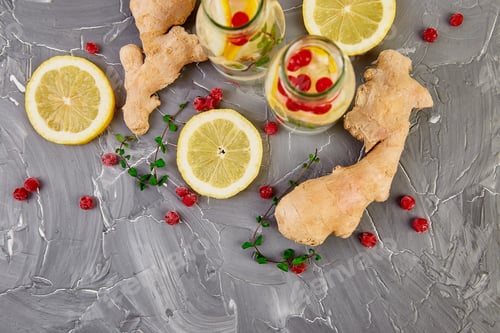 Preview: Detox water in bottles with cranberrie, ginger, lemon, mint