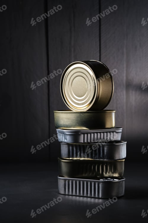 Preview: Closed cans of canned food