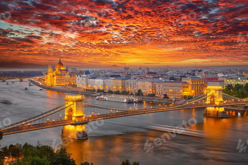 Preview: Night scene at river Danube and famous building of Hungarian Parliament and Chain Bridge