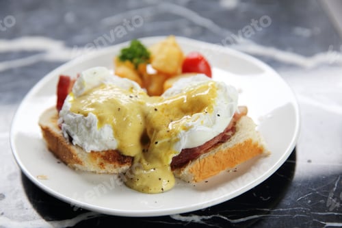 Preview: Egg Benedict