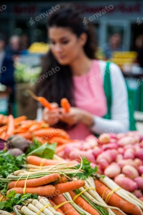 Preview: Young woman on the market