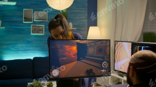 Preview: Girlfriend shuts down pro gamer computer
