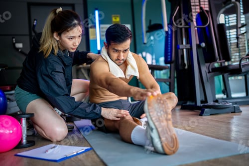 Preview: Asian man and woman working out, one is a trainer, the other is an exerciser