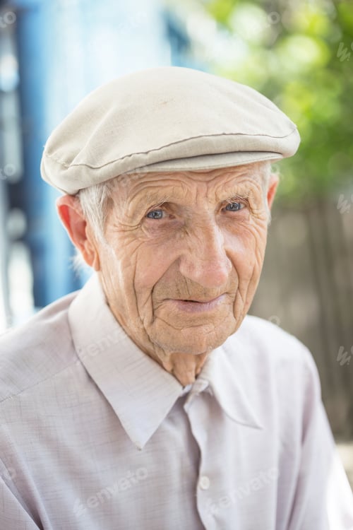 Preview: portrait of senior man
