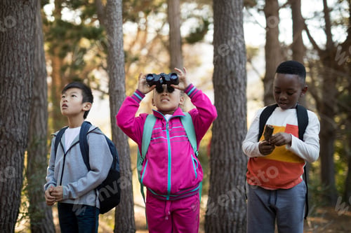 Preview: Kids looking through binoculars