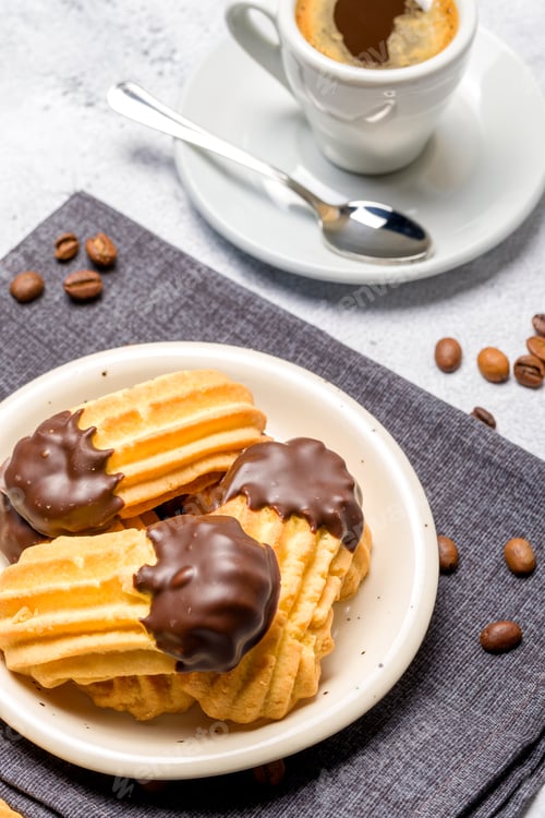 Preview: Chocolate shortbread cookies. Light background