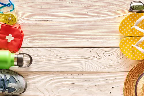 Preview: Travel items: beach vs. hike