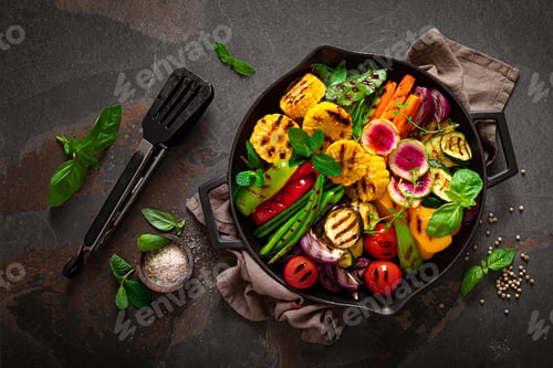 Preview: Grilled vegetables in pan, top view