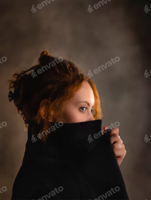 Preview: Beautiful Portrait of Young & Elegant Woman Posing