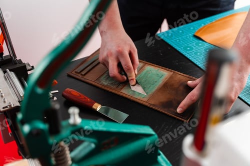 Preview: Blade sharpening for artisan leatherwork ensures clean, flawless cuts