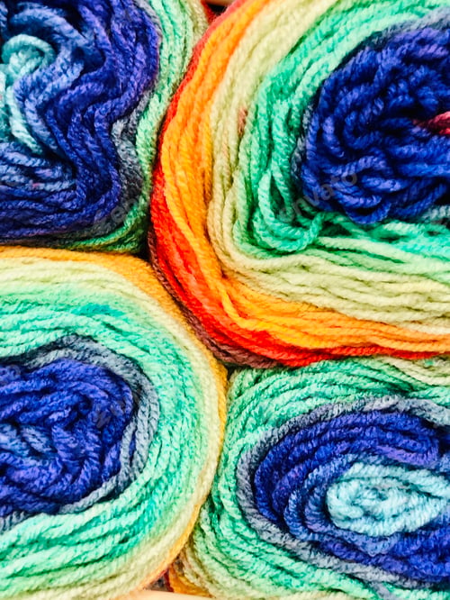 Preview: Multicolored balls of yarn.