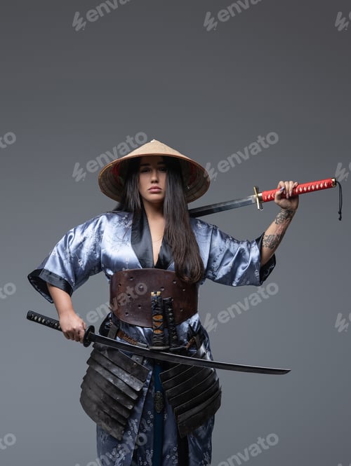Preview: Oriental woman warrior with kasa and samurai swords