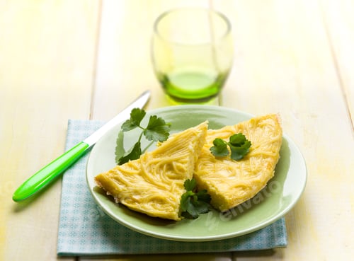 Preview: spaghetti omelet, selective focus