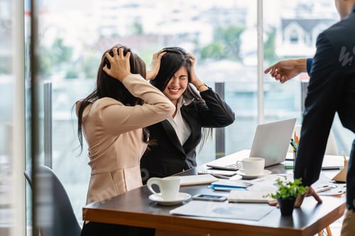 Preview: Scene of Furious boss scolding asian young couple businesswoman in formal suit