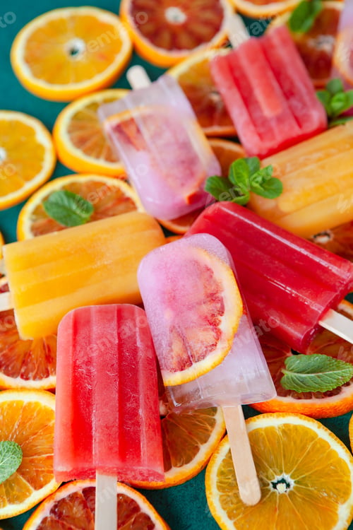 Preview: Fruity frozen popsicles with fresh fruits