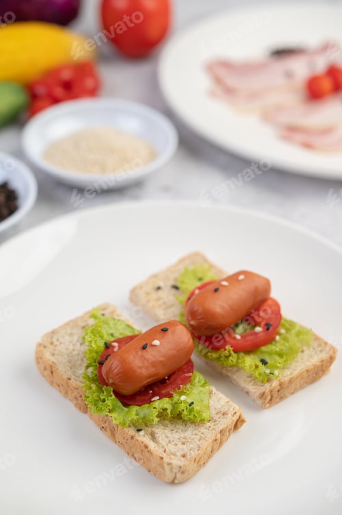 Preview: Sausage with tomatoes, salad and two sets of bread on a white plate.