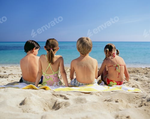 Preview: Children at the beach