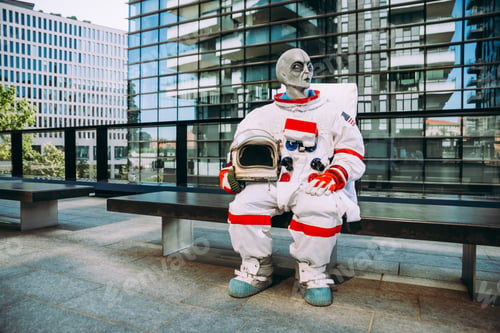 Preview: alien spaceman in a futuristic station