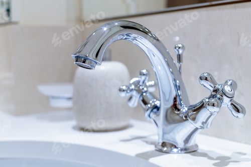 Preview: Closeup shot of a silver faucet in the bathroom