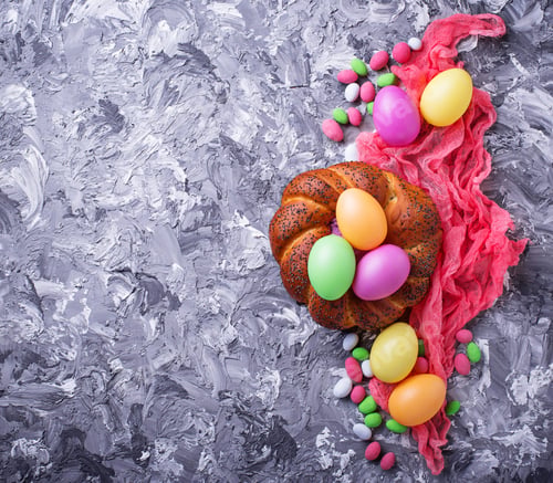 Preview: Colorful Easter eggs and wicker bread