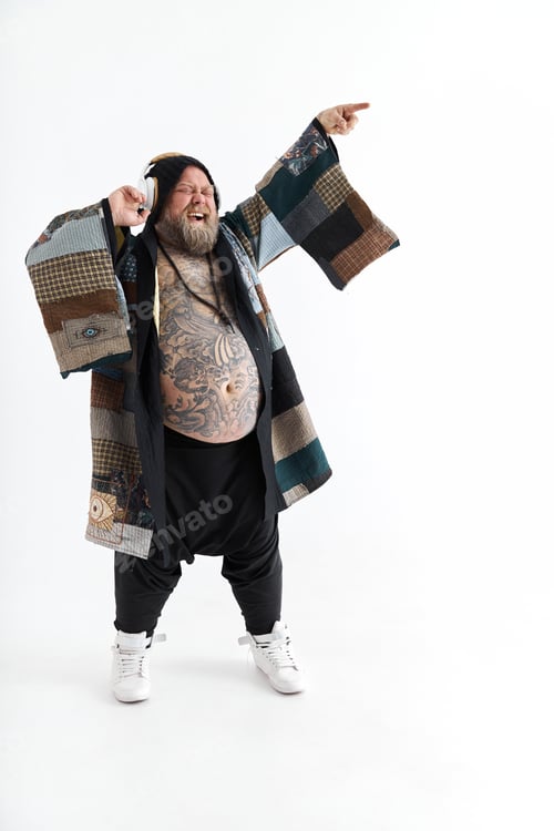 Preview: Fat stylish bearded tattoed caucasian man with big belly is posing and dancing wearing ethnic kimono
