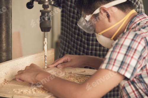 Preview: Drilling wood