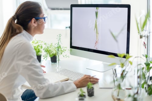 Preview: Scientist doing research on plants