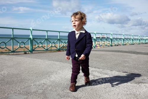 Preview: Little boy walking promenade in mod clothing