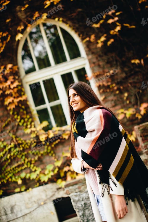 Preview: Young woman outdoor