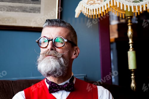 Preview: Portrait of stylish quirky senior man vintage cafe