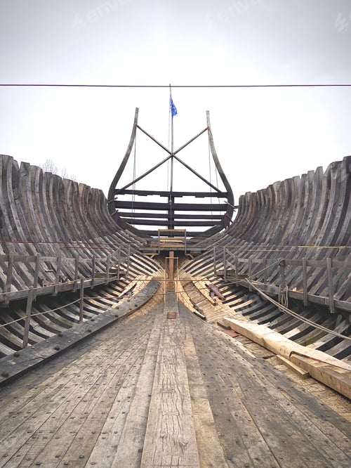 Preview: Construction of a wooden boat