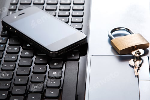 Preview: Smartphone and padlock