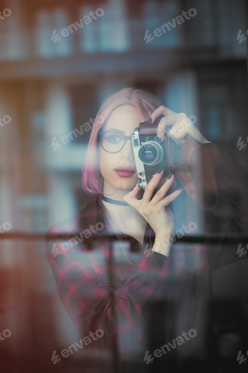 Preview: young woman with camera